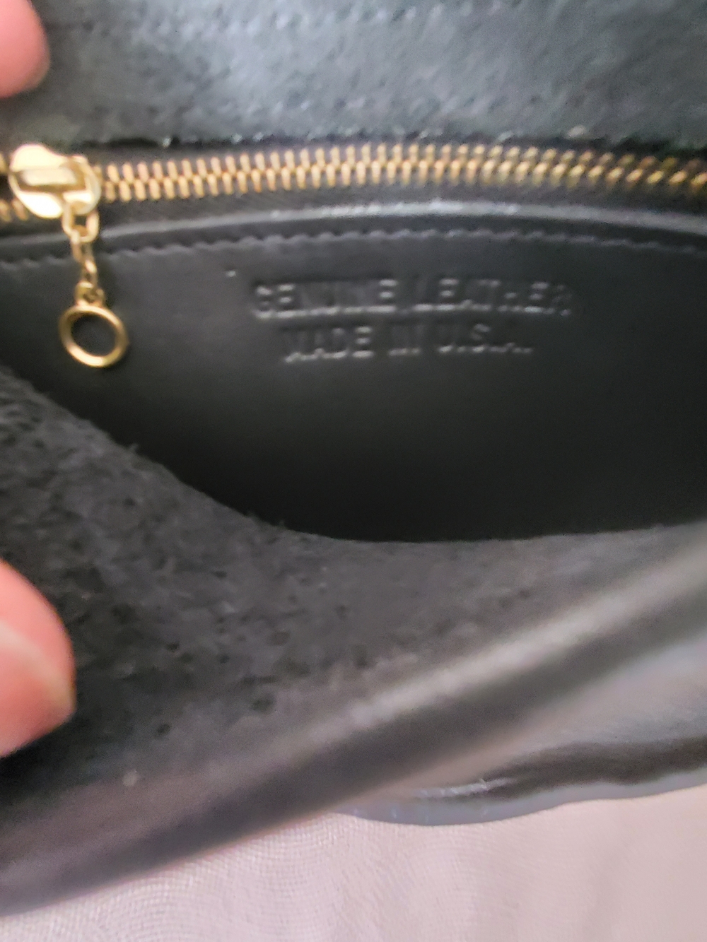 U.S A.Rare Genuine Black Leather Crossbody Saddle Bag with Gold Turn-Lock WOMEN - Picture 2 of 9